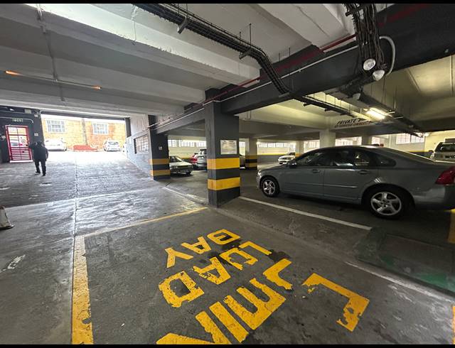 95M² BUILDING TO LET IN WOODSTOCK